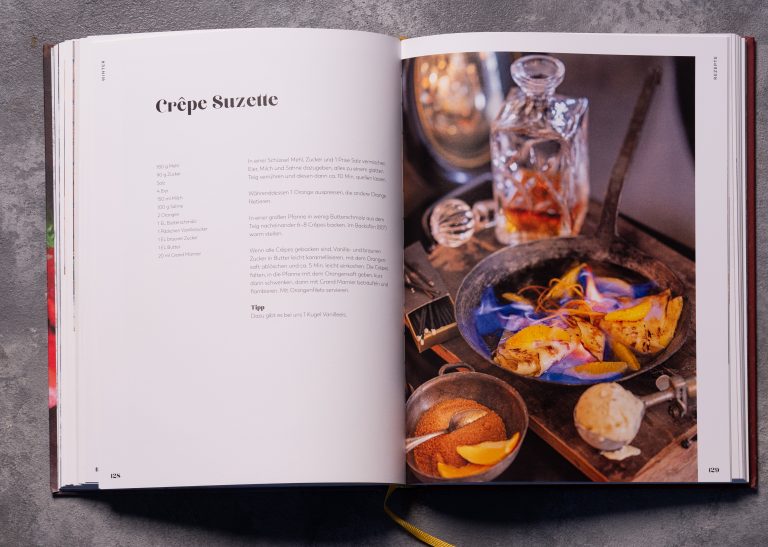 Kochbuch, aufgeblättert Crepe Suzette - Mein Tischzauber, Thomas Rath - Gun Sylvia Hartmann - Food Stylistin - Food Styling - Foodstyling - Düsseldorf
